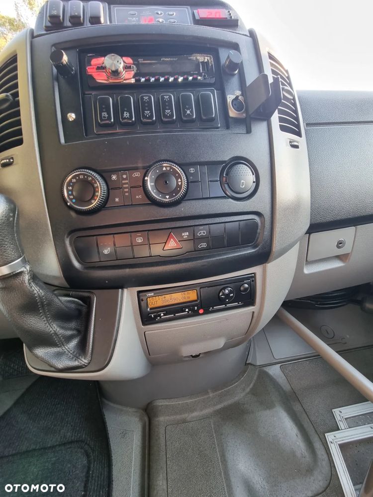 Mercedes-Benz Sprinter - 15