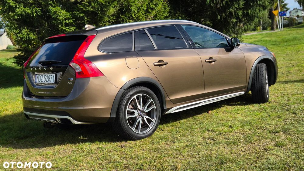 Volvo V60 Cross Country T5 AWD Momentum - 4
