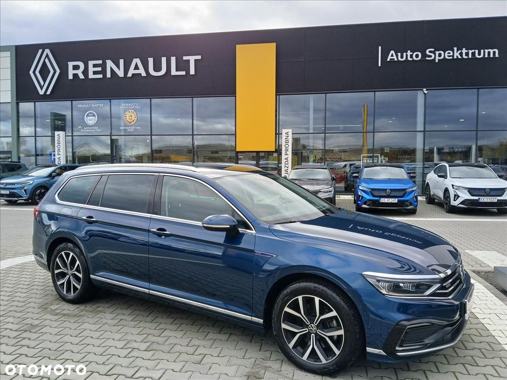 Volkswagen Passat - 1