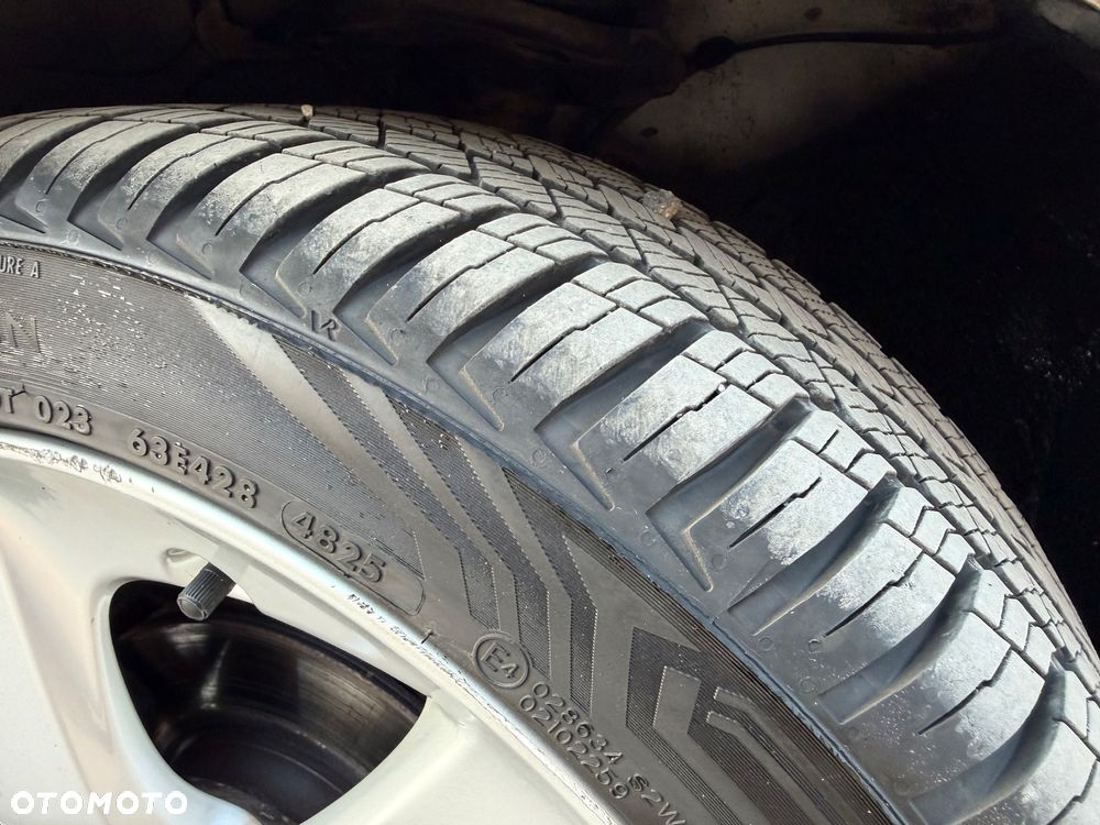 Toyota Prius 1.8 HSD Premium - 27