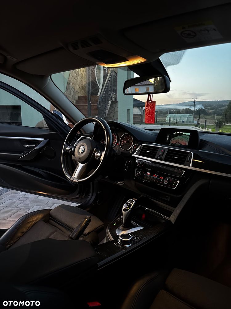 BMW Seria 3 330i xDrive Luxury Line Purity sport - 9