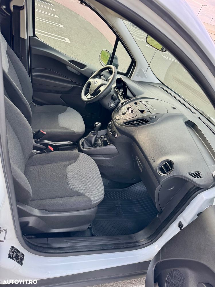 Ford Transit Courier - 18