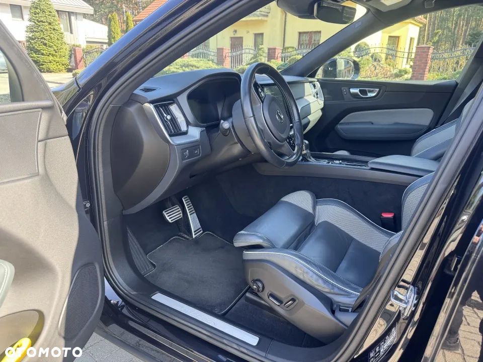 Volvo XC 60 D4 R-Design - 16