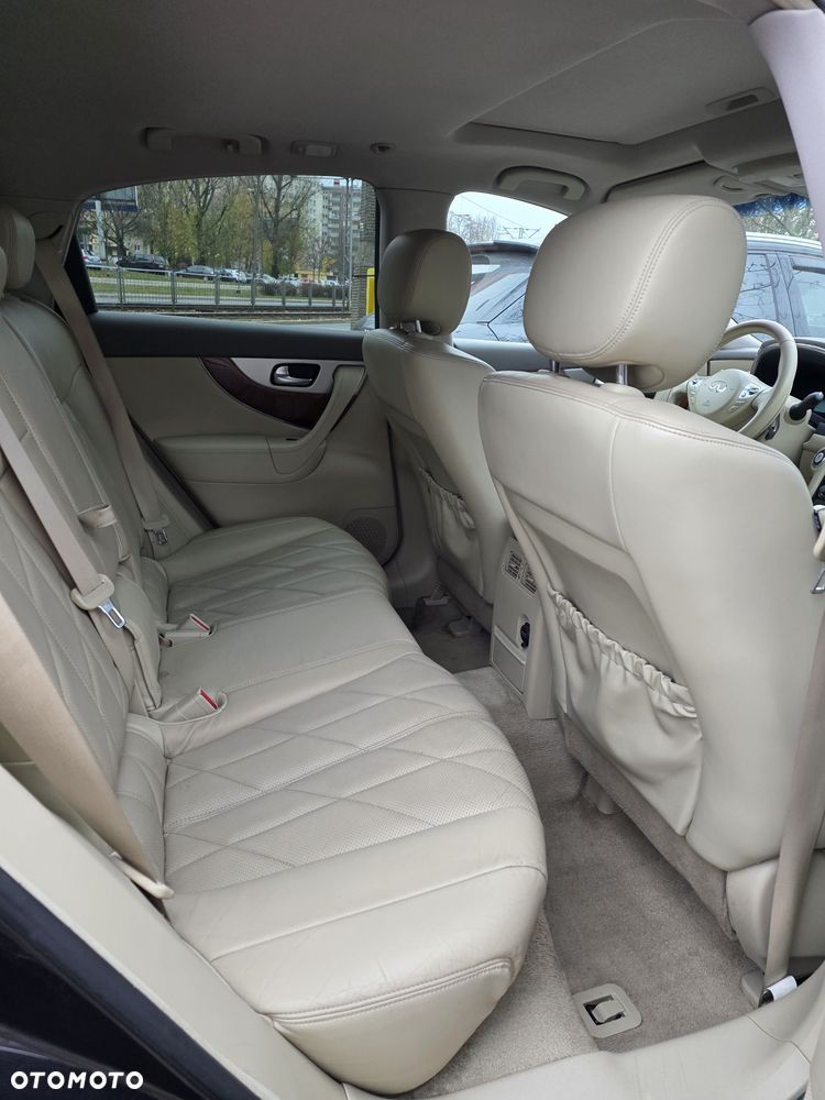 Infiniti QX70 - 4