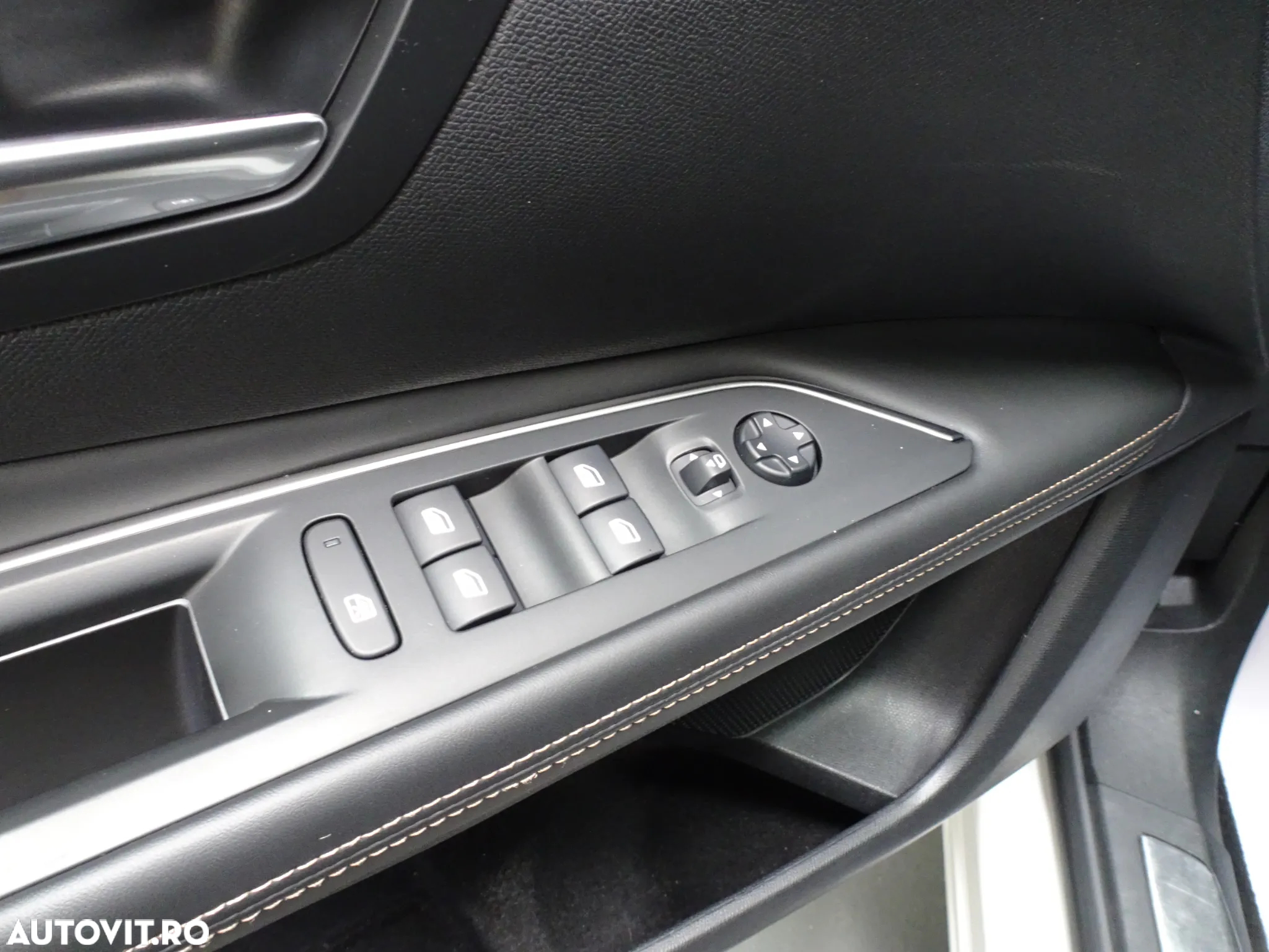Peugeot 3008 1.2 PureTech Turbo S&S GT-Line - 25