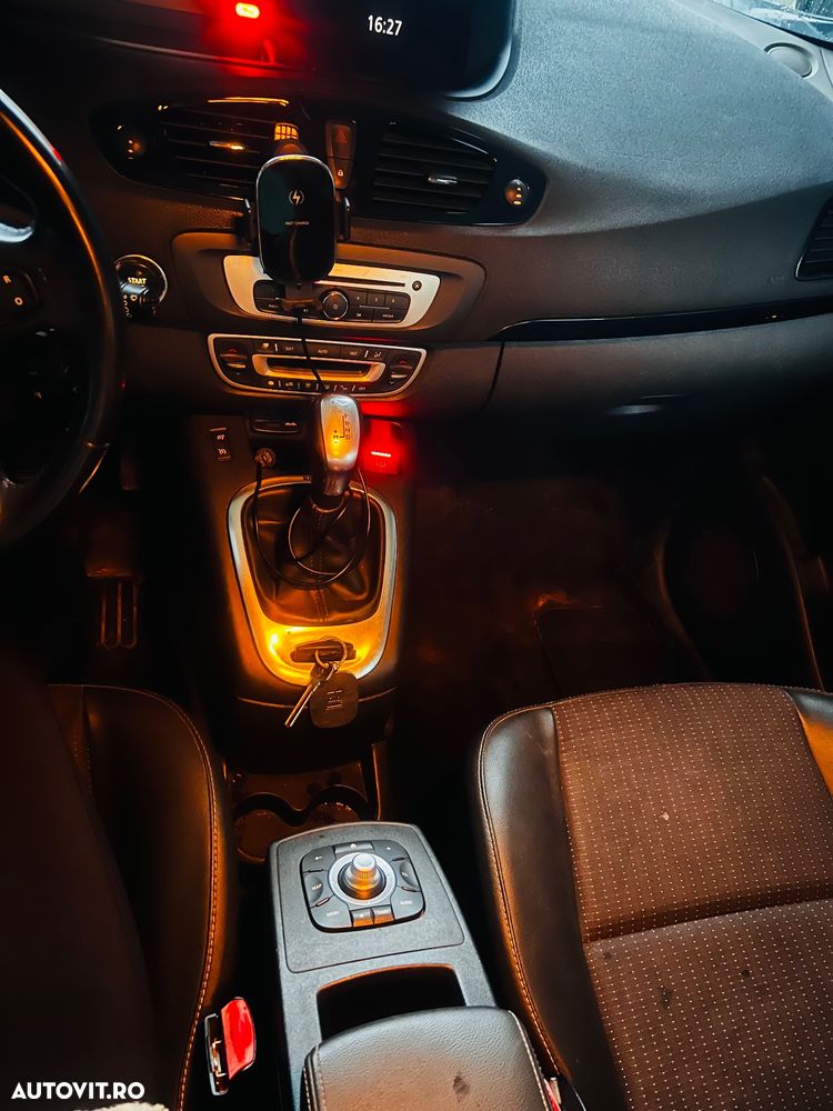 Renault Grand Scenic - 10