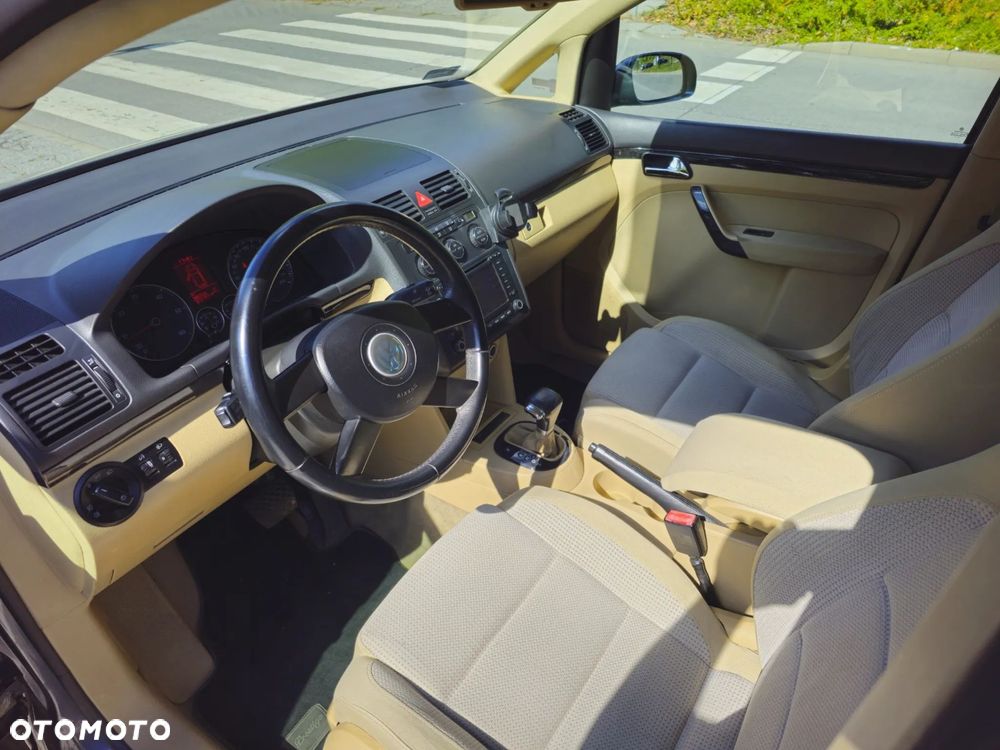 Volkswagen Touran 2.0 TDI Highline DSG - 10