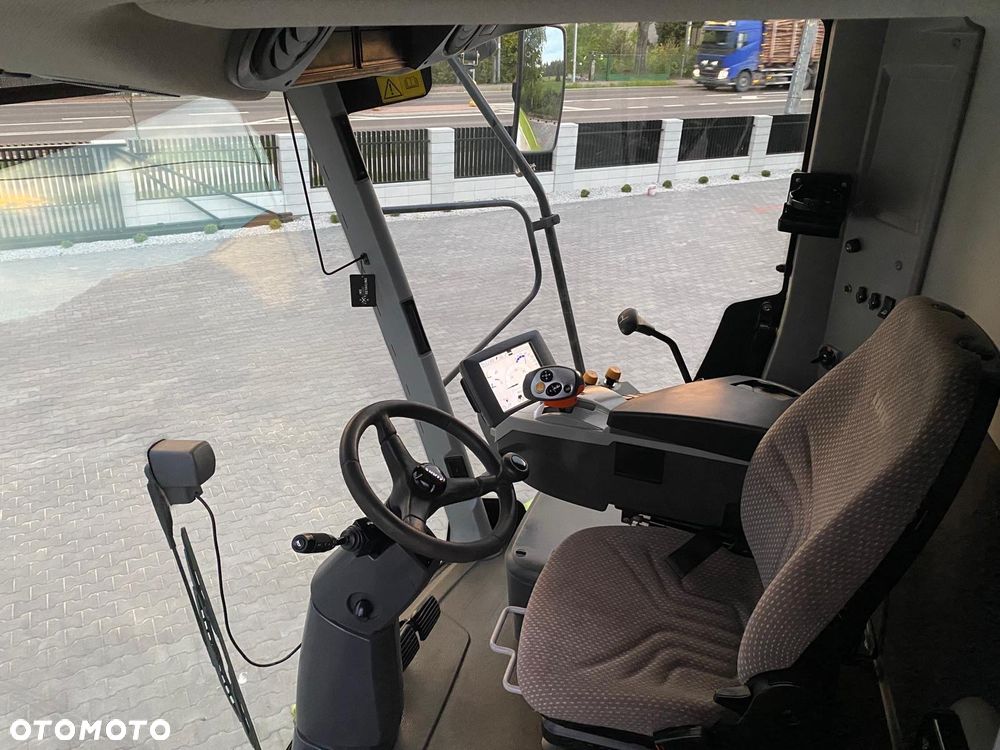 Claas Tucano 320 - 13