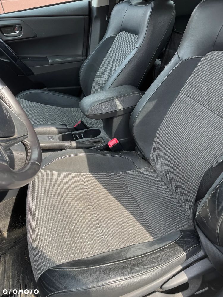 Toyota Auris 1.8 HSD Luna - 7