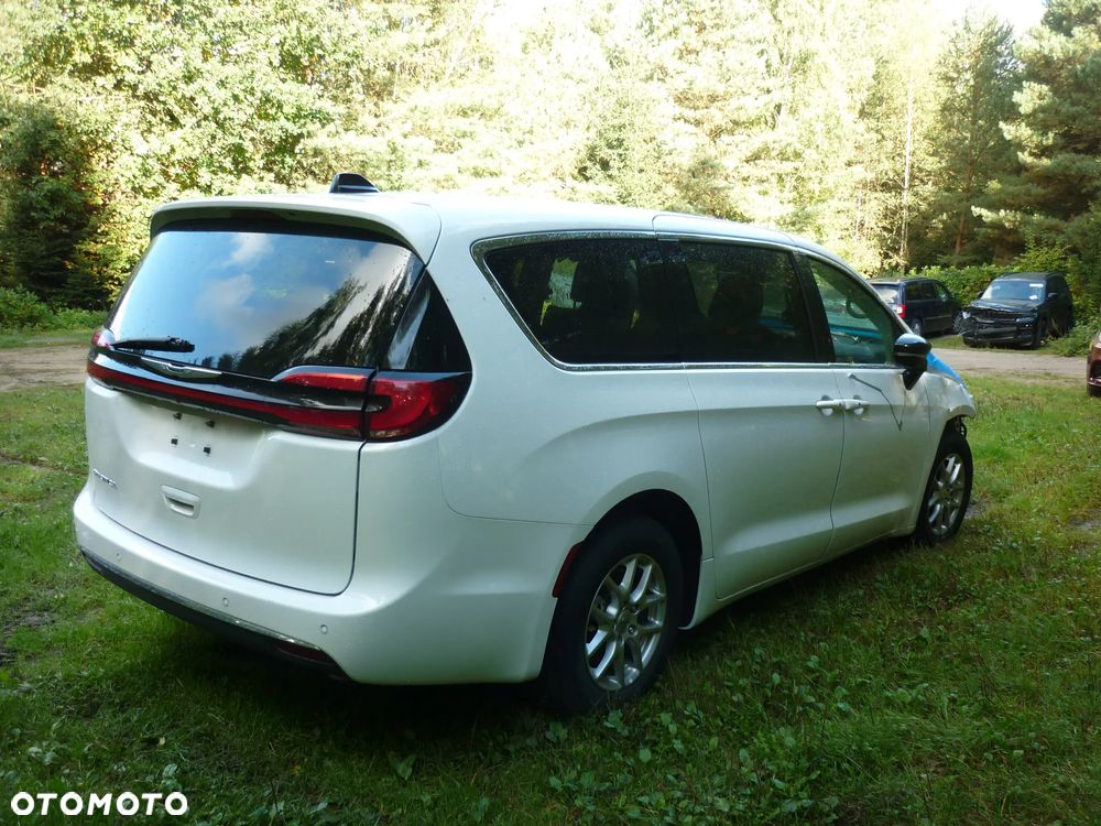 Chrysler Pacifica - 8