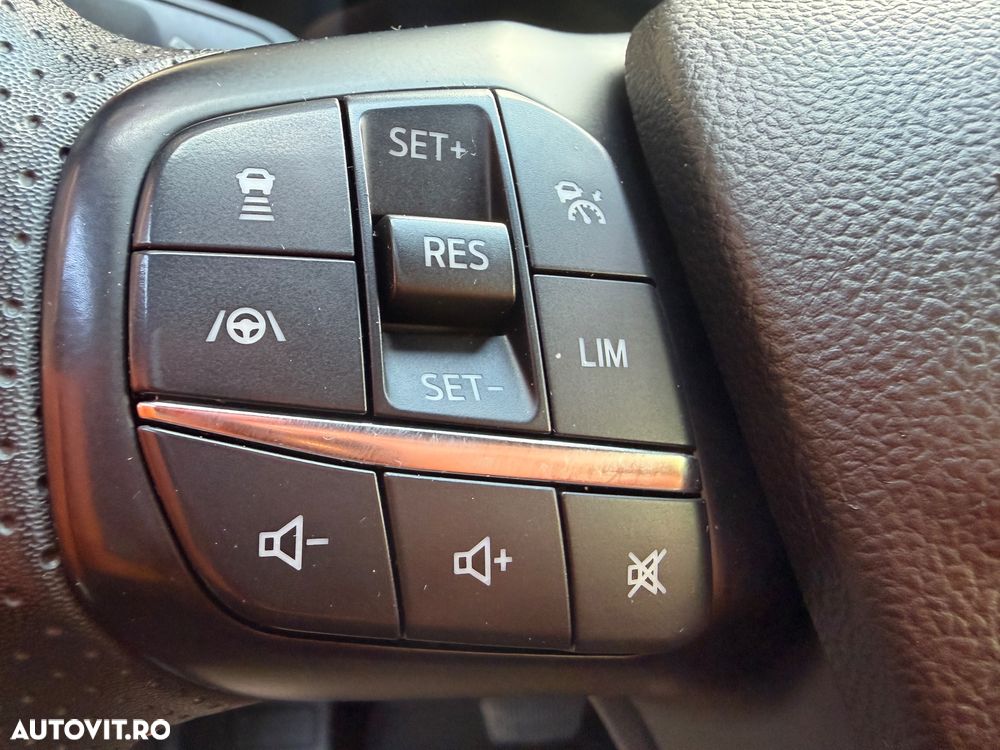 Ford Kuga 2.5 Duratec FHEV 4x4 ST-LINE - 35
