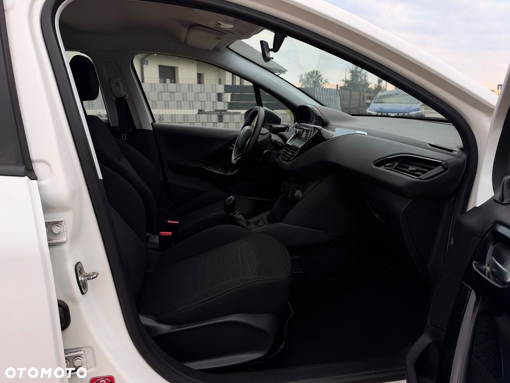 Peugeot 208 - 17