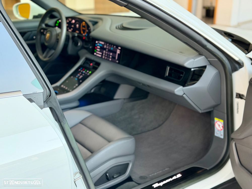Porsche Taycan 4S - 21