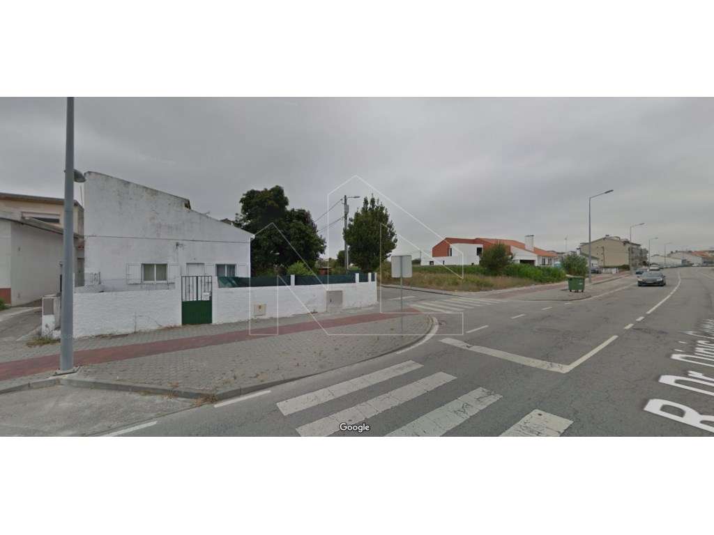Terreno Urbano com Projeto na câmara para 7 moradias unifamiliares - Grande imagem: 4/6