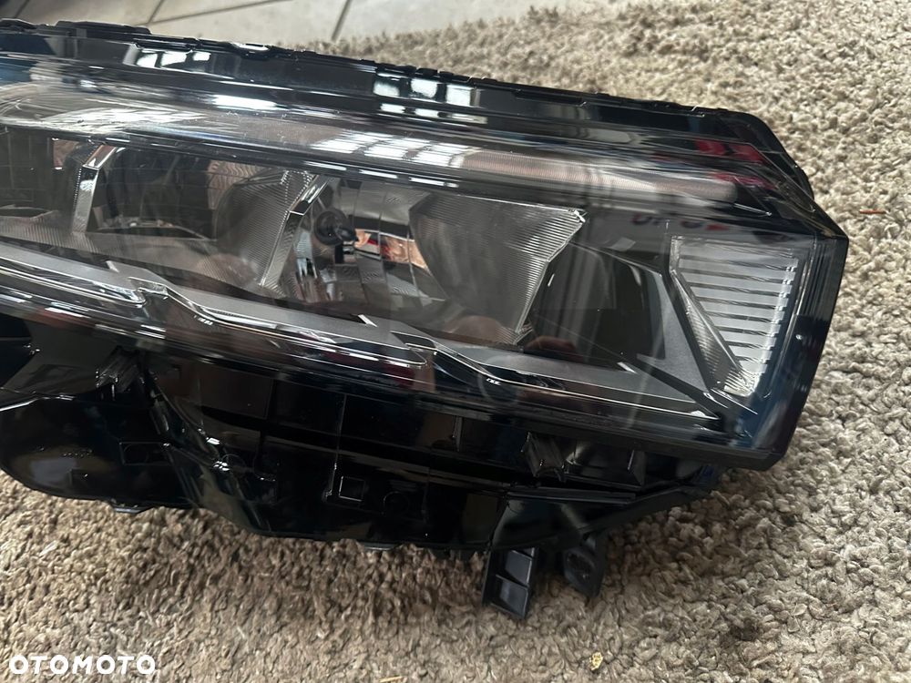 nissan townstar lampa prawa przód full led 260107139r - 2