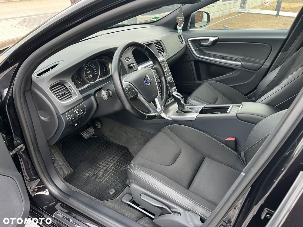 Volvo V60 D4 Geartronic Momentum - 14