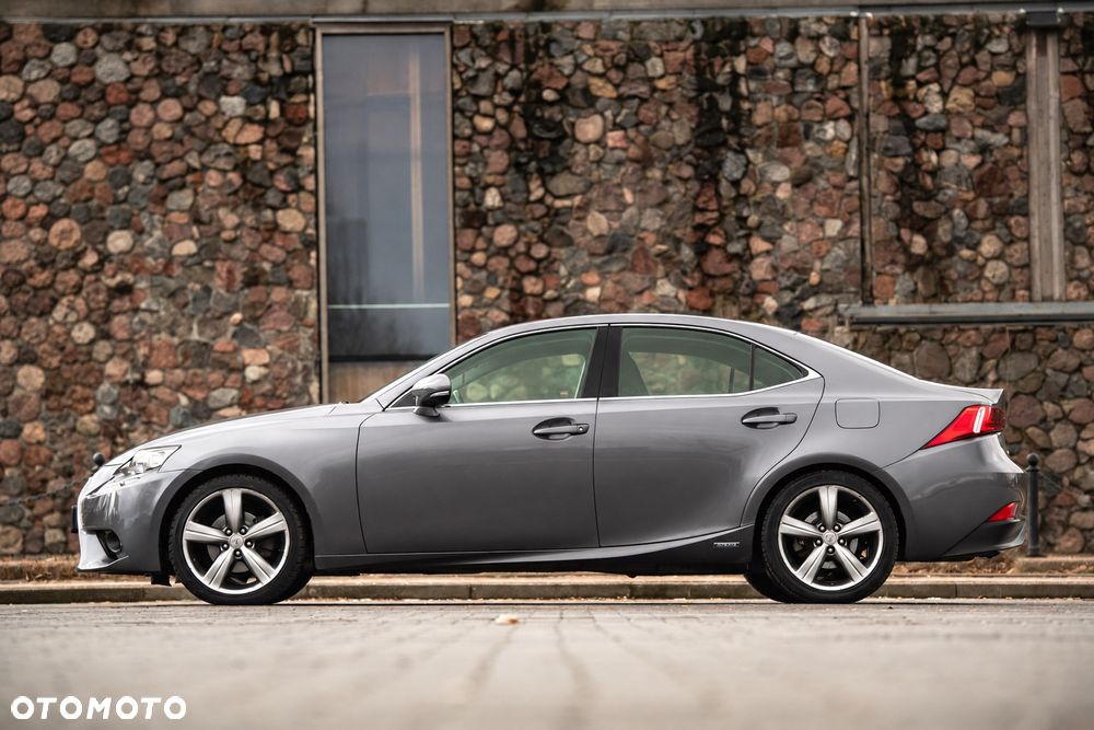 Lexus IS 300h Business - 3