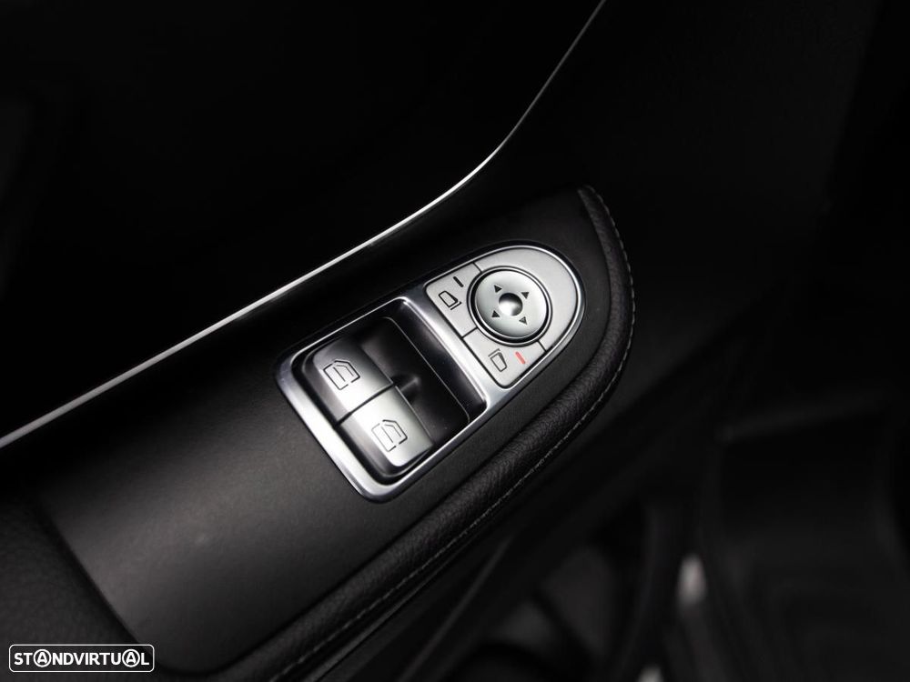 Mercedes-Benz V 220 CDI Compacto Aut. - 17
