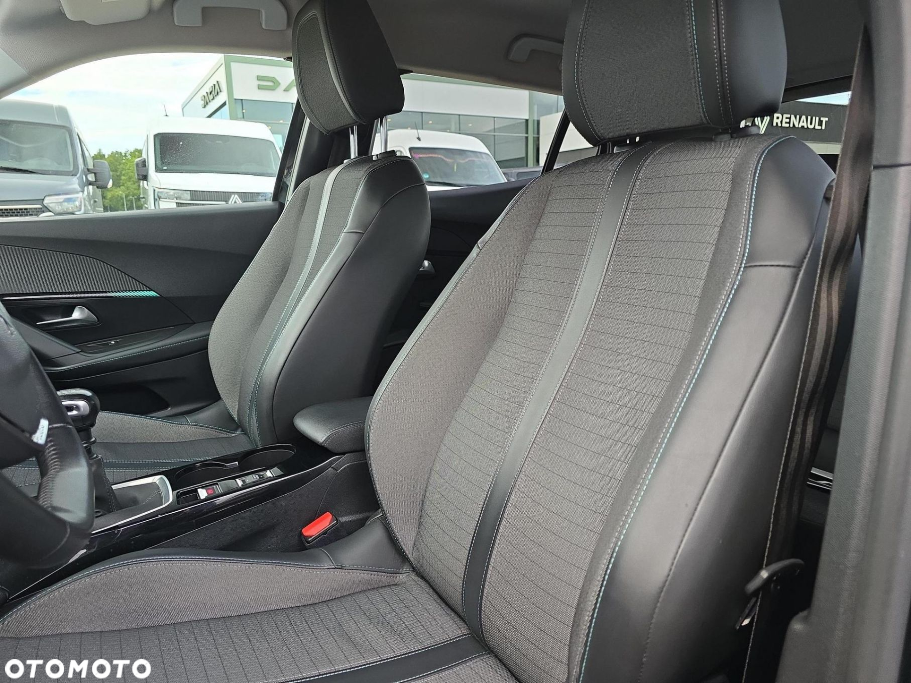 Peugeot 2008 1.5 BlueHDi Allure S&S - 11