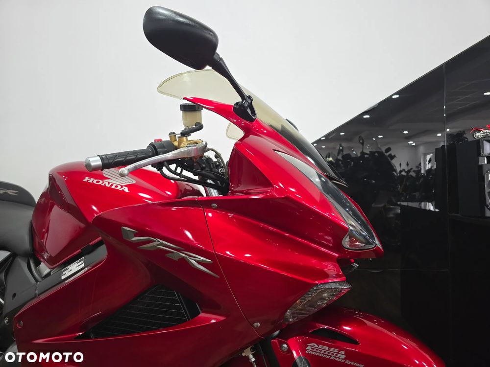 Honda VFR - 24
