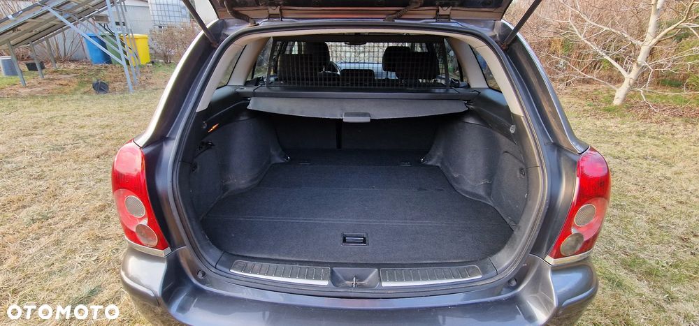 Toyota Avensis - 27