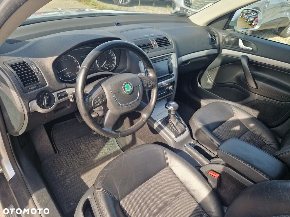Skoda Octavia 2.0 TSI DSG RS - 15