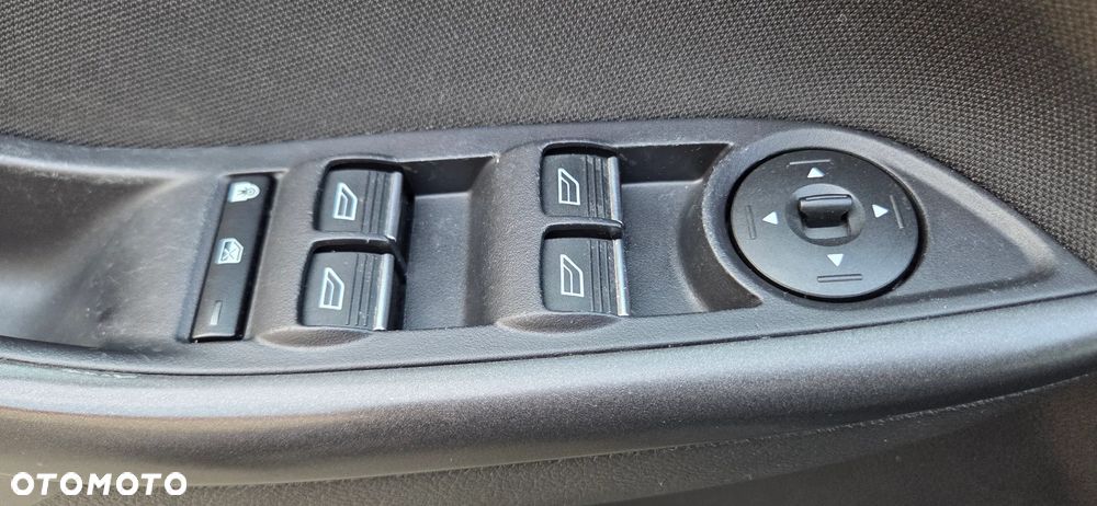 Ford Focus 1.0 EcoBoost Titanium - 25