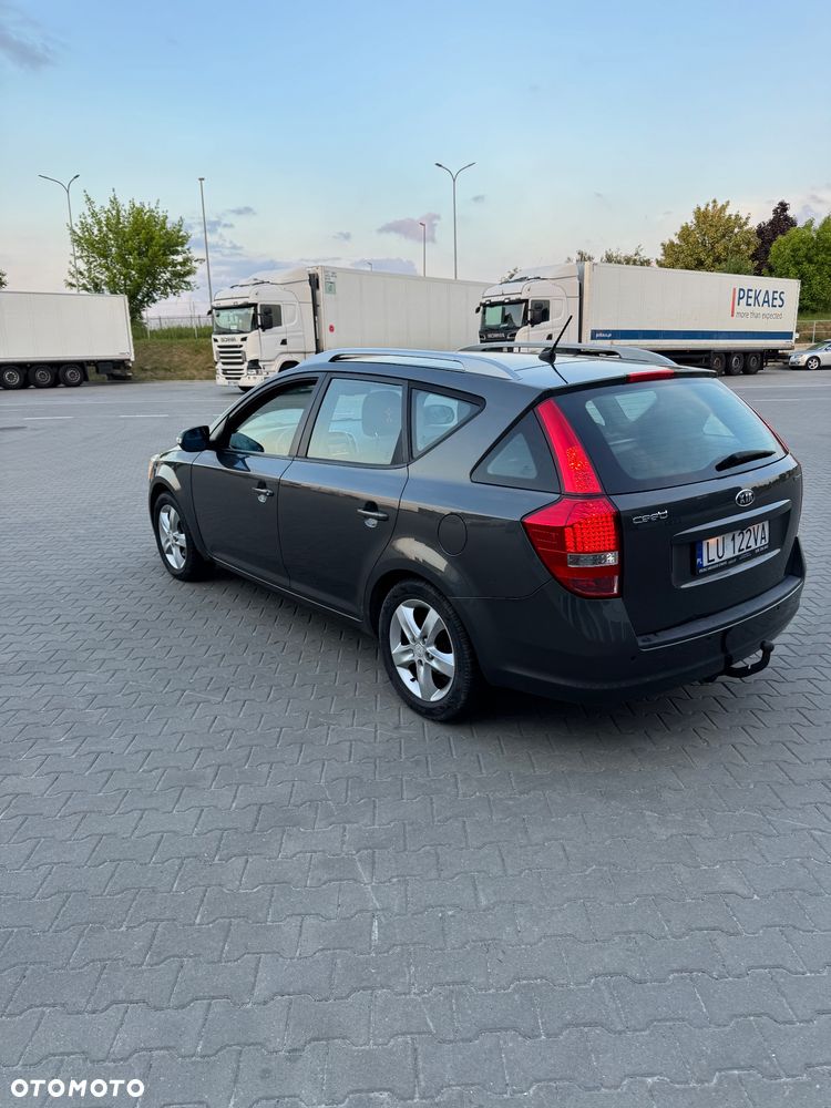 Kia Ceed 1.6 L - 4
