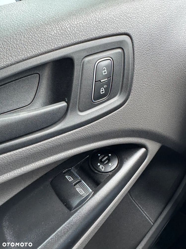 Ford Transit Connect - 17