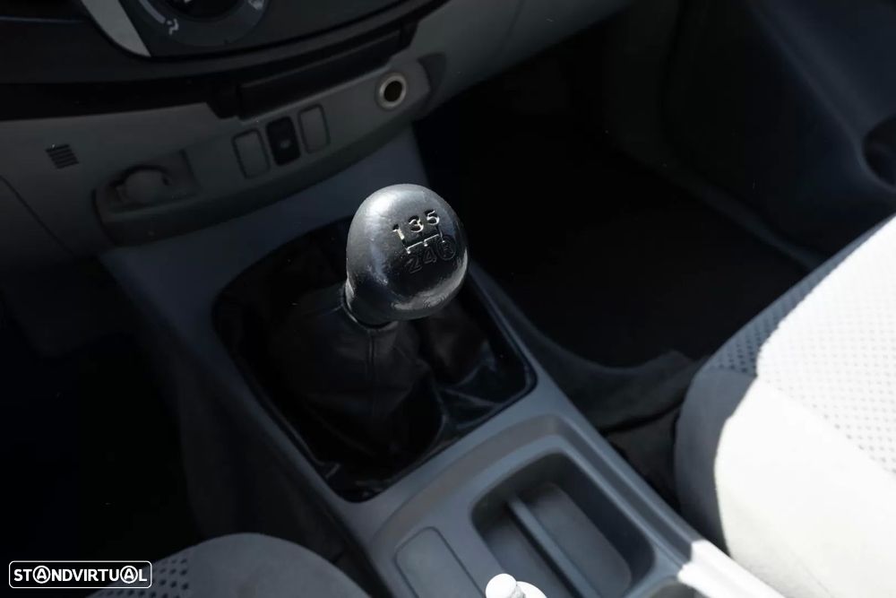 Toyota Hilux 2.5 D-4D 4WD CE AC - 14