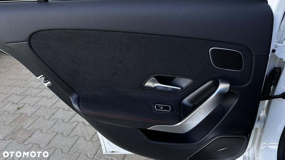 Mercedes-Benz Klasa A 220 4-Matic AMG Line 8G-DCT - 27