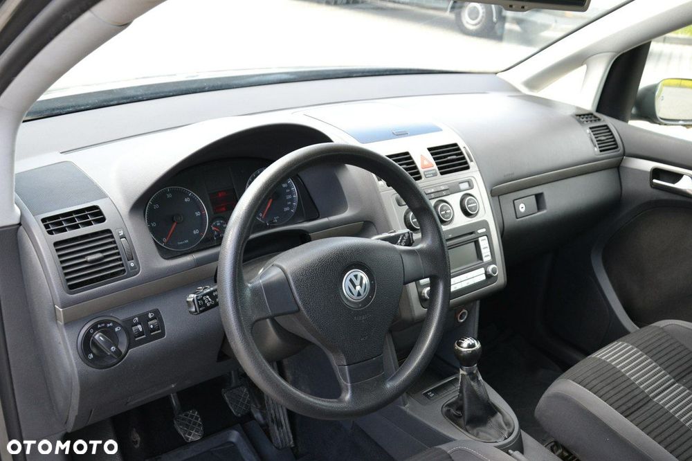 Volkswagen Touran - 15