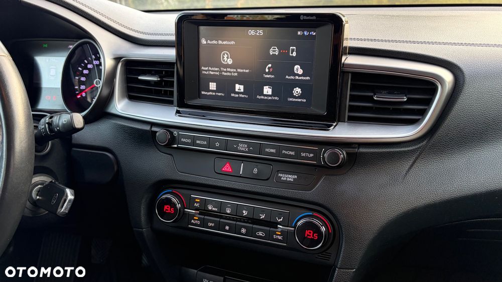 Kia Ceed 1.4 T-GDI L Business Line - 23