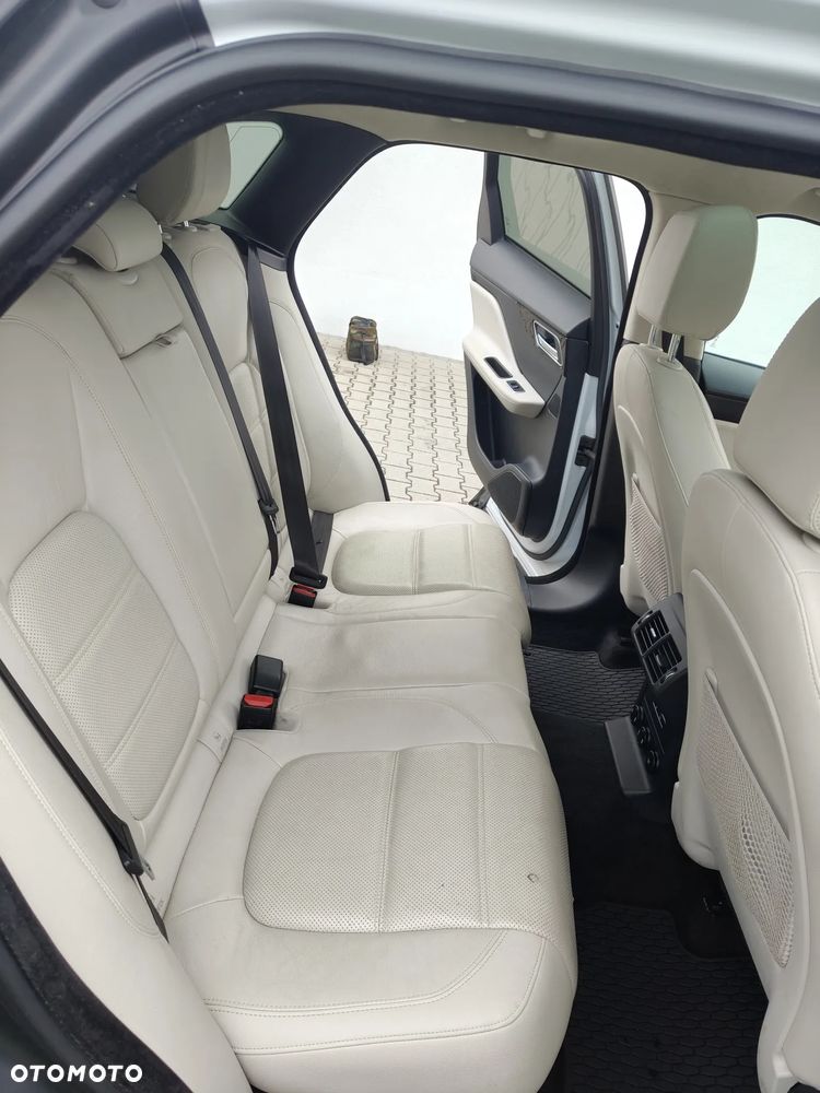 Jaguar F-Pace 25t AWD Portfolio - 12