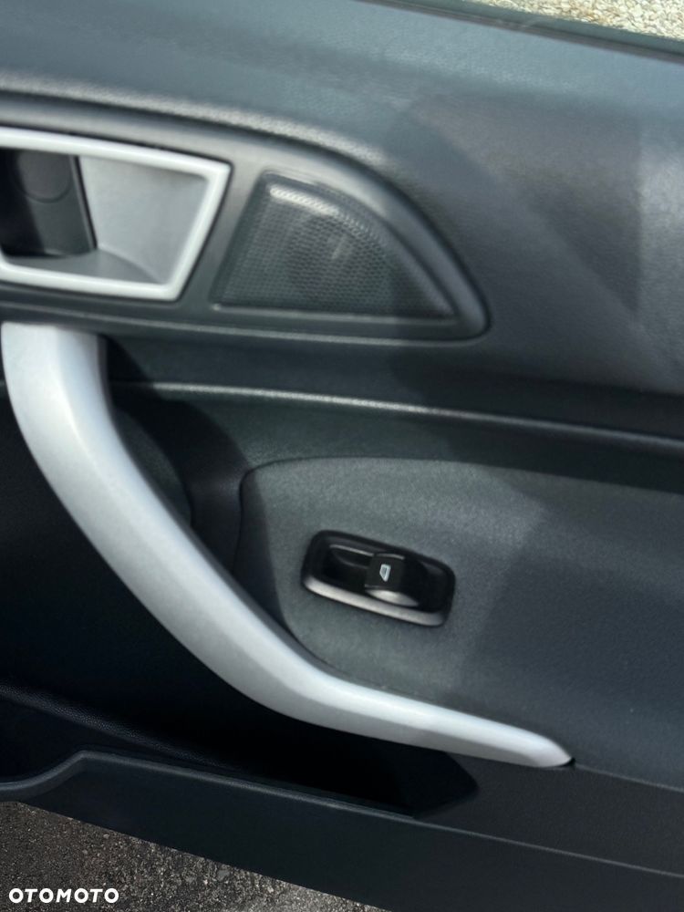 Ford Fiesta 1.4 Trend EU5 - 32