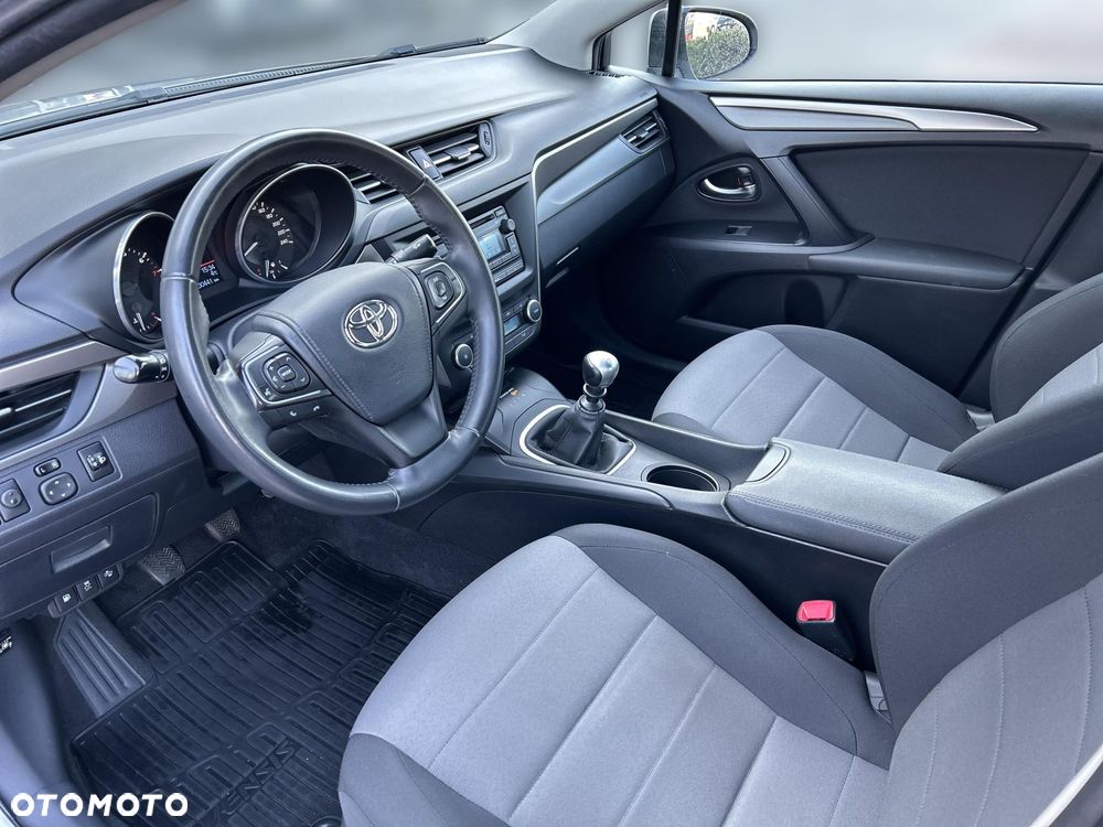 Toyota Avensis 1.8 Active - 16