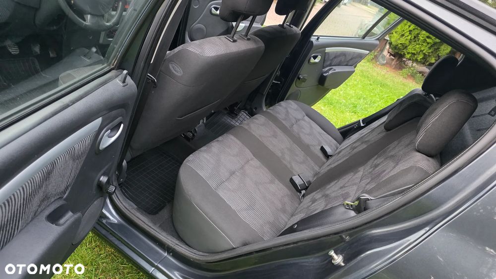 Dacia Sandero 1.6 Laureate - 32