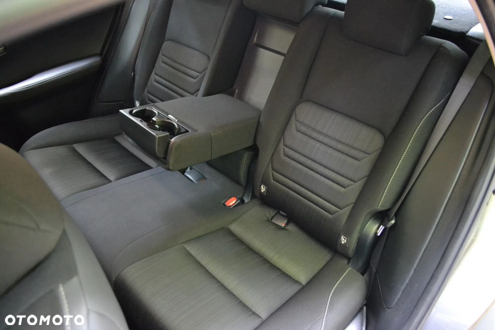 Lexus NX 300h - 11