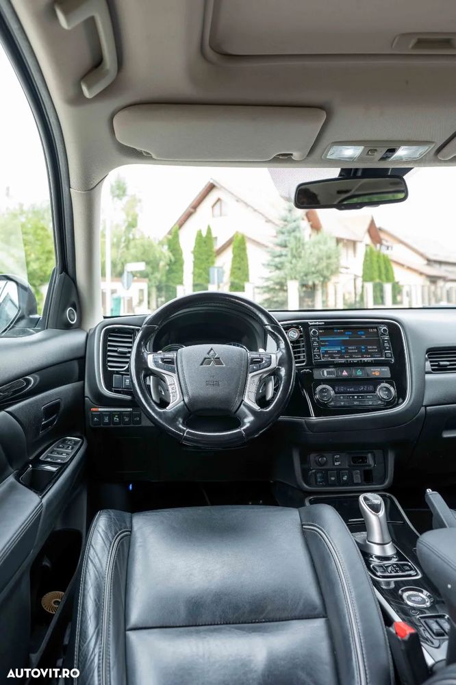 Mitsubishi Outlander - 9