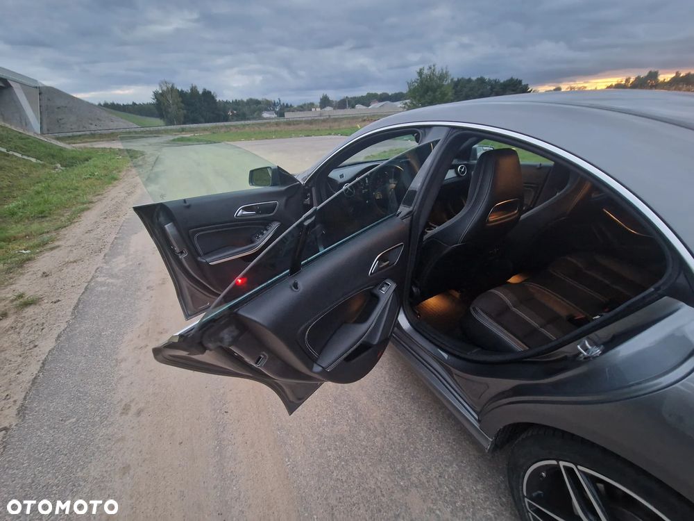 Mercedes-Benz CLA 200 7G-DCT AMG Line - 35