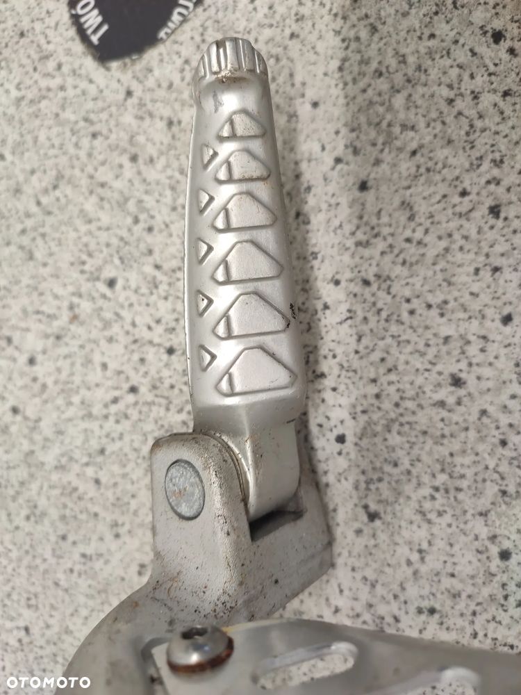 Set prawy tył, podnożek pasażera Aprilia RSV4 Tuono 1000 - 7