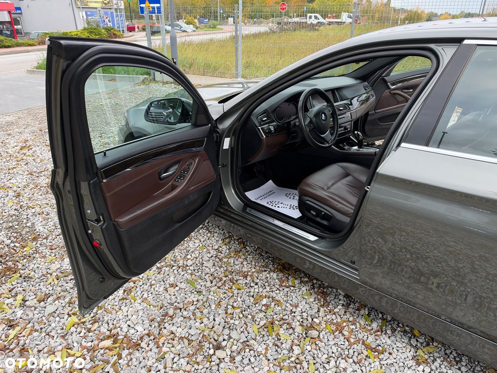 BMW Seria 5 528i xDrive Luxury Line - 24