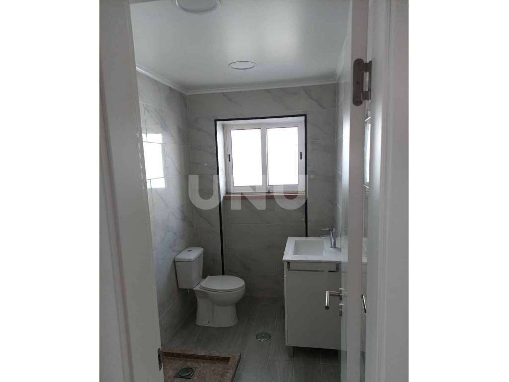 Apartamento T2 + 1 com quintal Remodelado - Grande imagem: 4/16