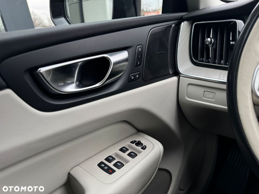 Volvo XC 60 B4 D Plus Bright - 20