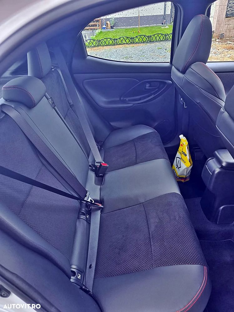 Toyota Yaris 1.5 VVT-i HSD Dynamic Bi-tone - 7