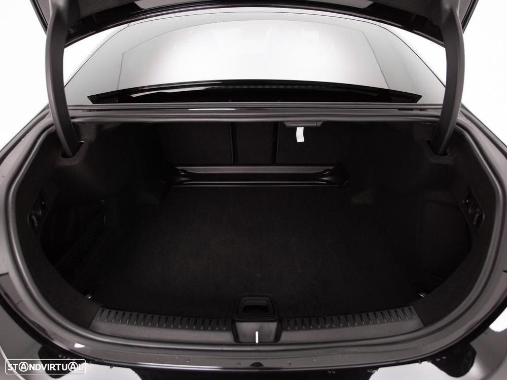 Mercedes-Benz E 220 d AMG Line - 12