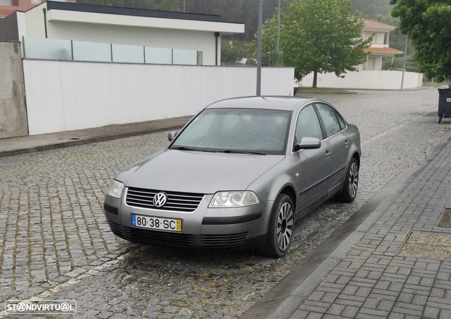 VW Passat 1.9 TDi Confortline - 1