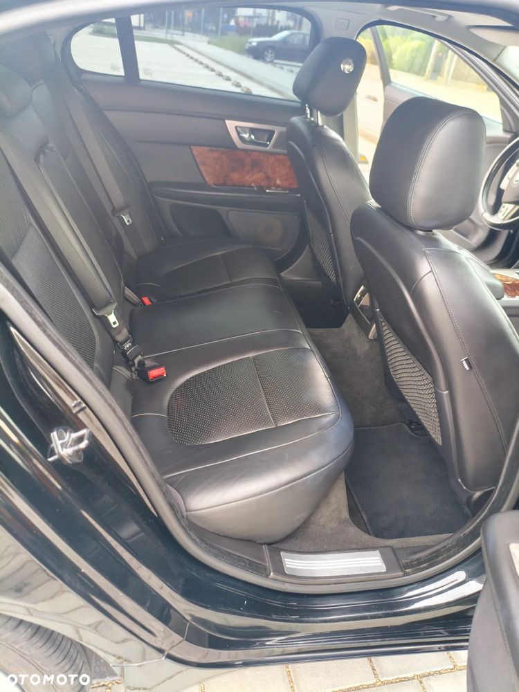 Jaguar XF 3.0 V6 D Luxury - 10