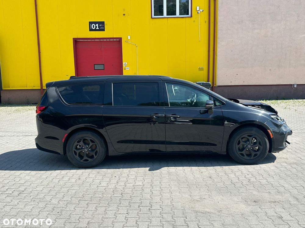 Chrysler Pacifica - 6