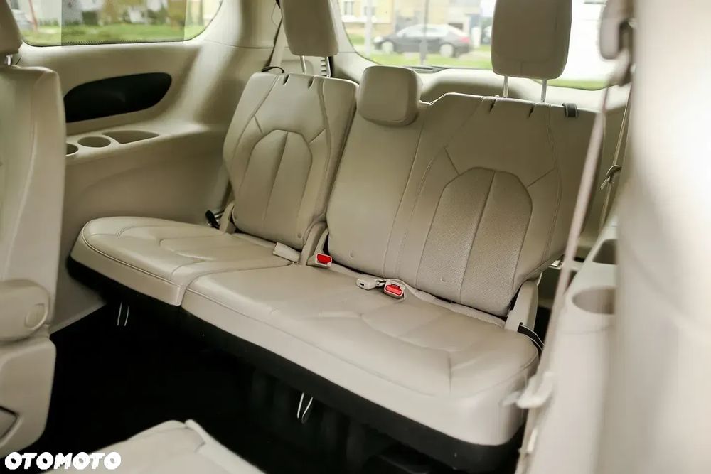 Chrysler Pacifica - 26